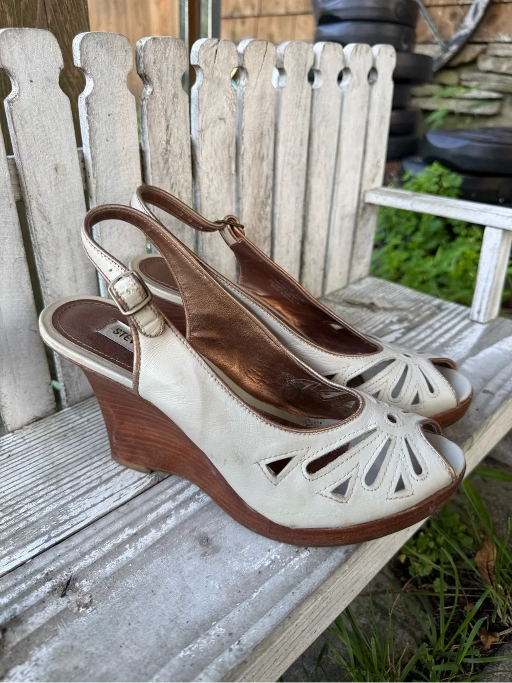 VTG Steve Madden “Agrie” Cream Slingback Wedge Sandals